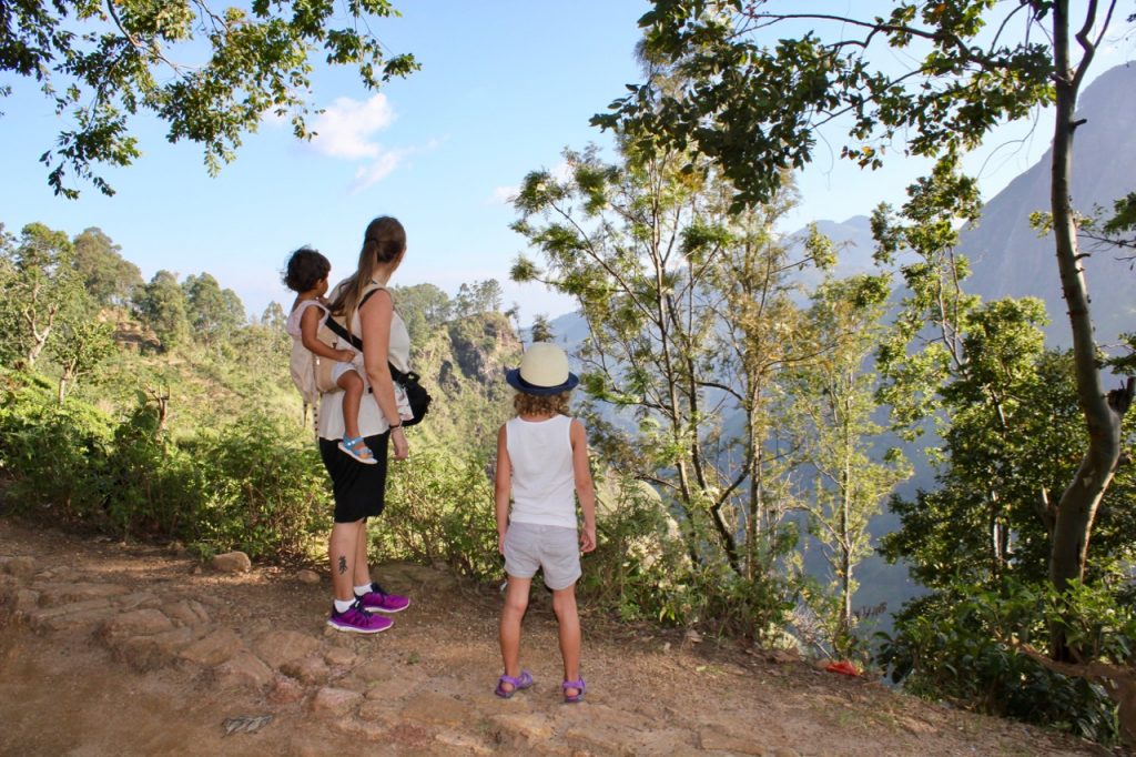Little Adams Peak kan fint besøkes med barn. Det er en lett tur på maksimalt to timer opp og ned.