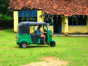 Kjøre tuktuk på Sri Lanka