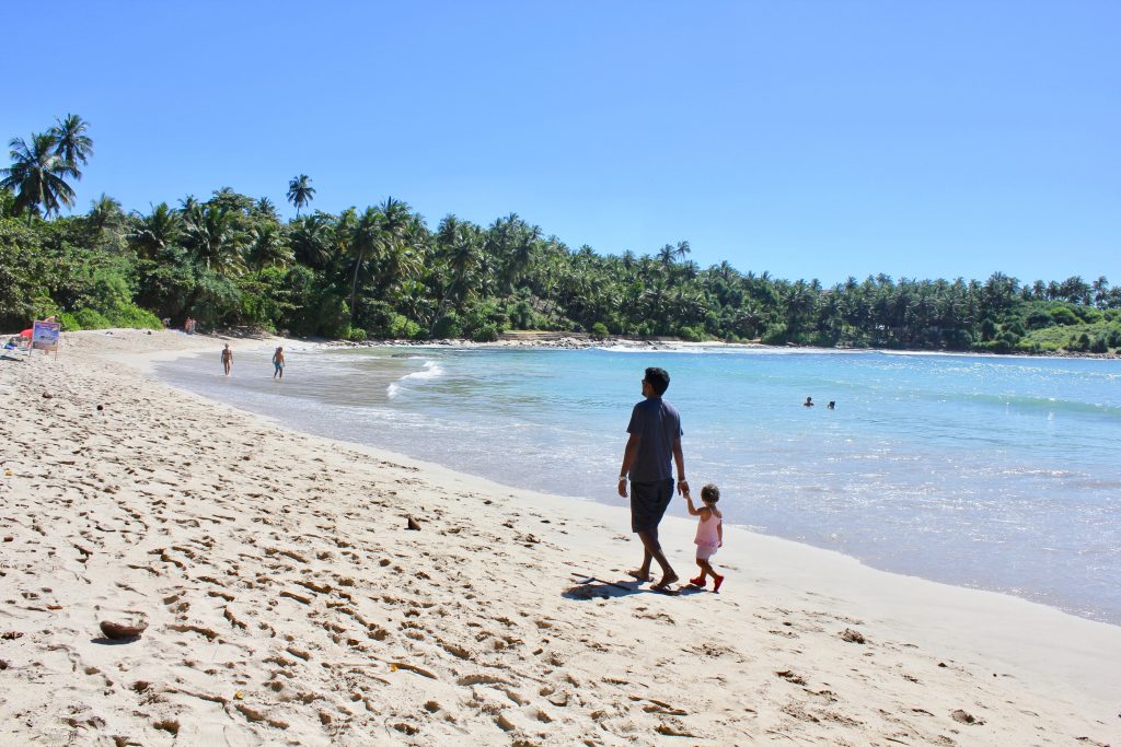 Hiriketiya Sri Lanka surfing strandliv
